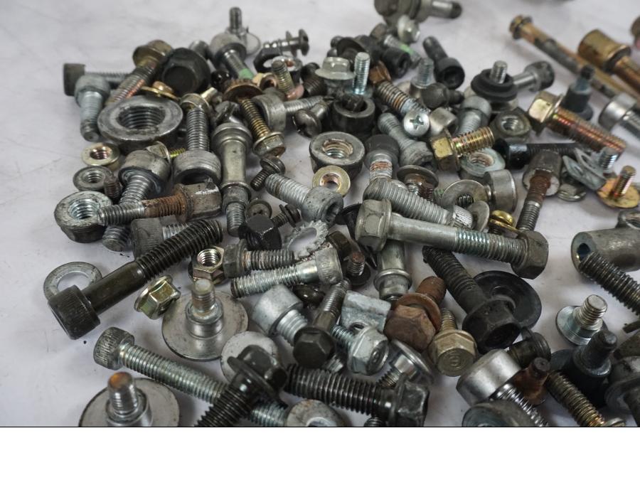 Snett nerifrån på Skruv / Mutter etc från en Honda VFR 750 -1994 motorcykel.