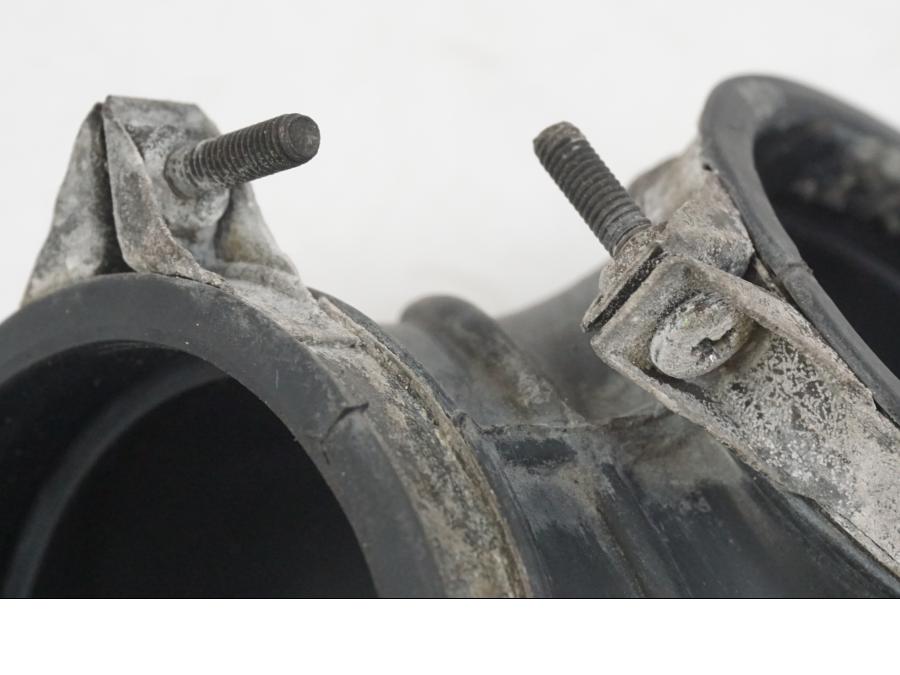 Extrabild2 på Luftrör från en Suzuki VS 1400 -1999 motorcykel.