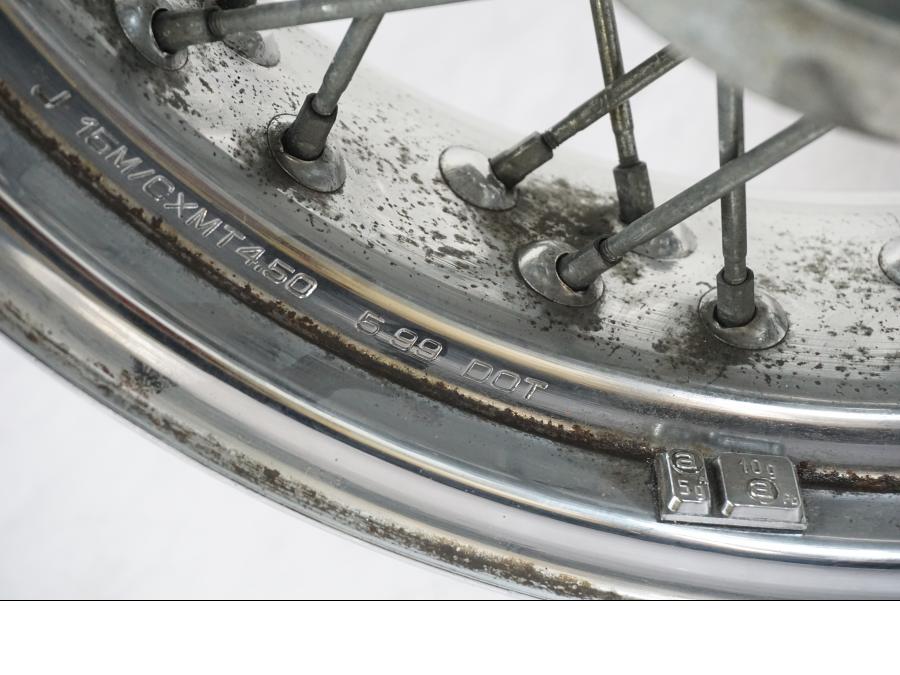 Extrabild6 på Fälg från en Yamaha XVS 1100 -2000 motorcykel.