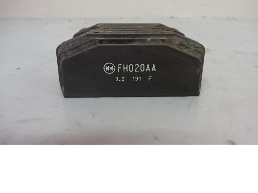 Baksidan på Likriktare från en BMW R 1200 GSA -2014 motorcykel.