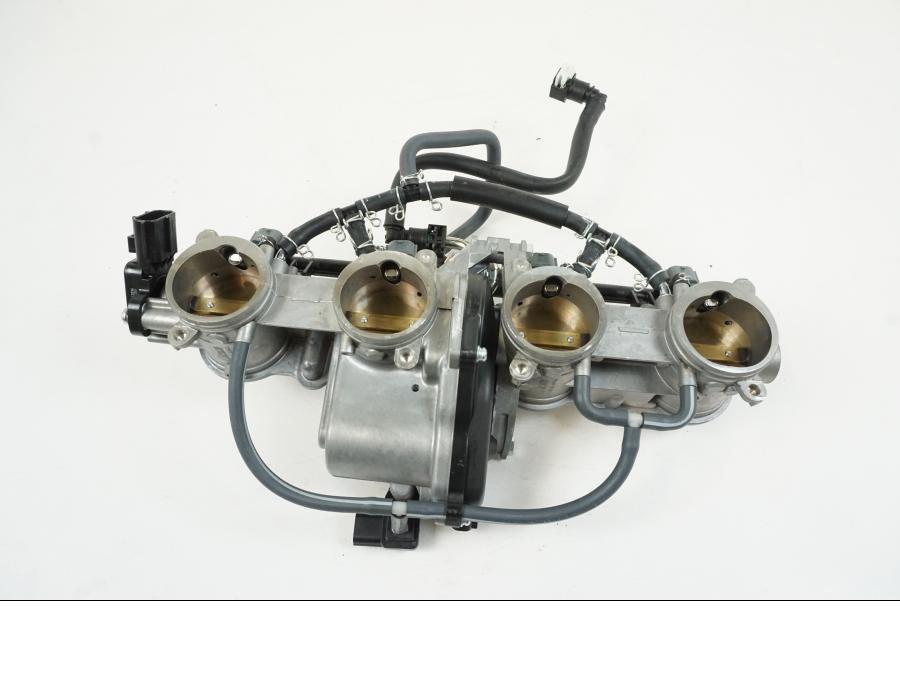 Höger sida på Spjällhus från en Yamaha MT-10 -2022 motorcykel.