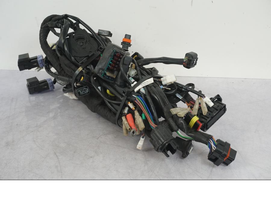 Snett uppifrån på Kabelstam från en KTM 1290 Super Adventure R -2018 motorcykel.