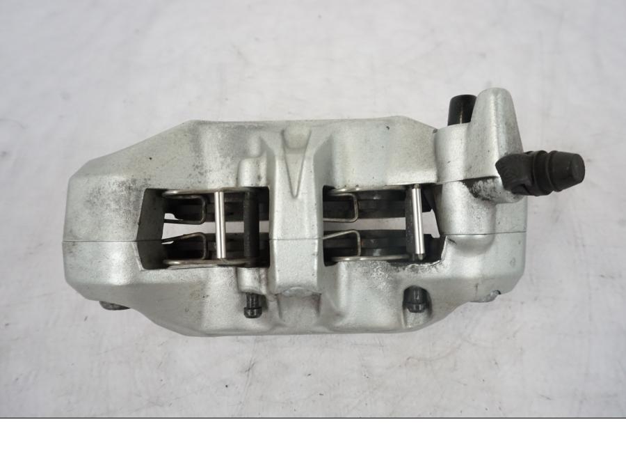 Snett nerifrån på Bromsok från en KTM 990 Super Duke -2006 motorcykel.