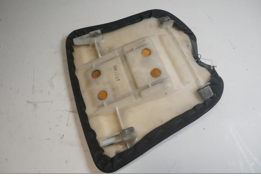 Höger sida på Sadel från en Kawasaki ZXR 400 -1992 motorcykel.