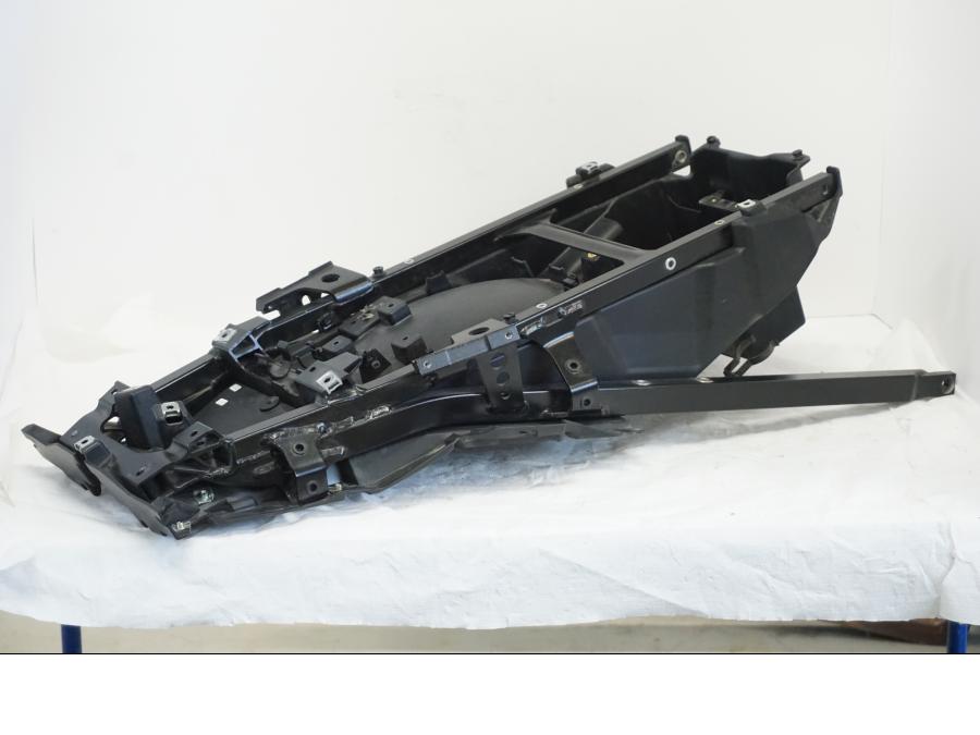 Snett uppifrÄn pÄ Bakram frÄn en BMW K 1600 -2015 motorcykel.