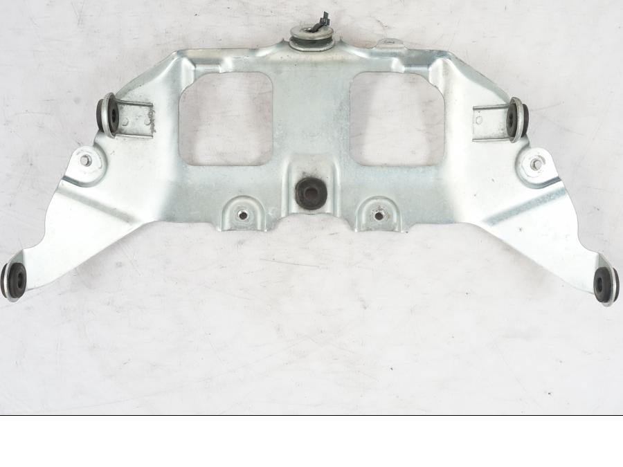 Baksidan på Bensintankfäste från en Suzuki GSX-R 750 -2007 motorcykel.