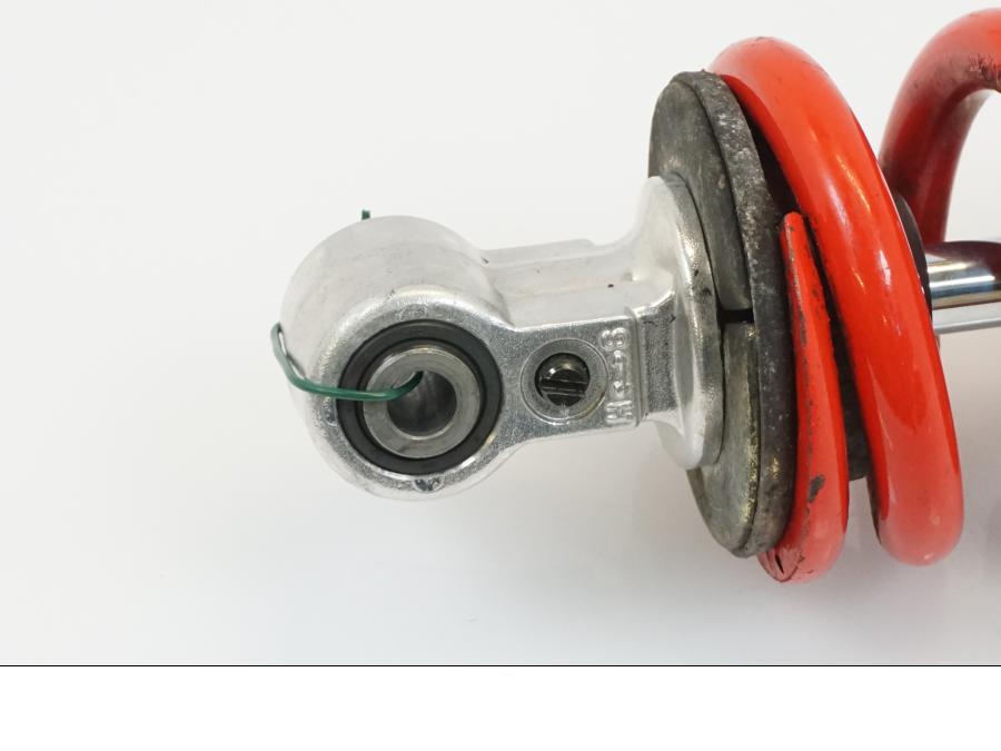 Snett nerifrÄn pÄ StötdÀmpare frÄn en Honda VFR 800 -2000 motorcykel.