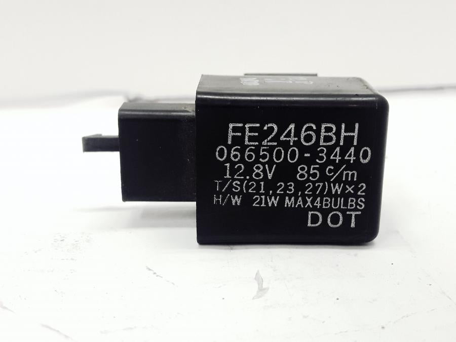 Framsidan på Blinkersrelä från en Kawasaki VN 800 -1995 motorcykel.