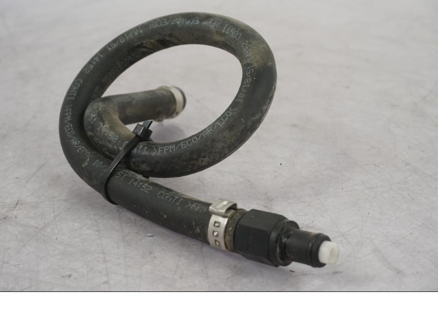 Höger sida på Bensinledning från en KTM 1290 Super Adventure R -2018 motorcykel.