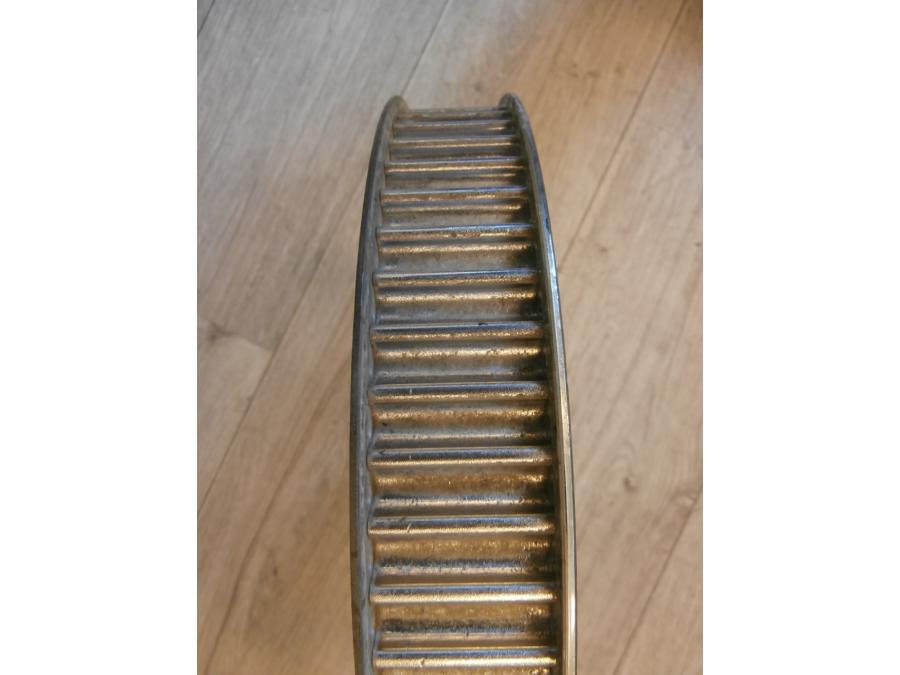 Höger sida på Remdrev från en Yamaha XV 1600 -2002 motorcykel.