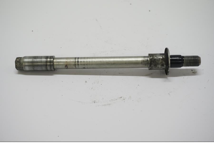 Framsidan på Axel från en Suzuki VZ 800 -1998 motorcykel.