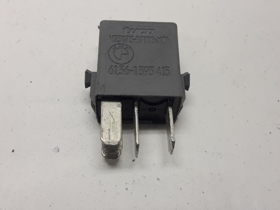 Framsidan på Relä från en BMW K 1200 LT -2006 motorcykel.