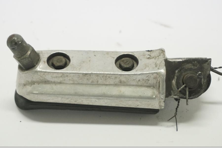 Baksidan pÄ Fotpinne frÄn en Honda VTR 1000 F -2005 motorcykel.