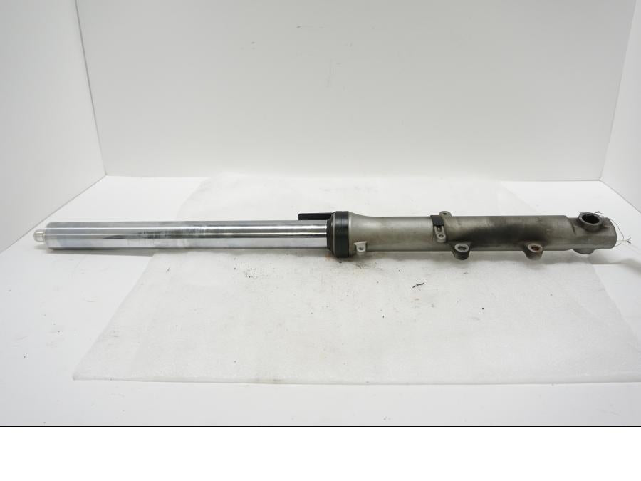 Baksidan på Gaffelben från en Yamaha TDM 900 -2002 motorcykel.