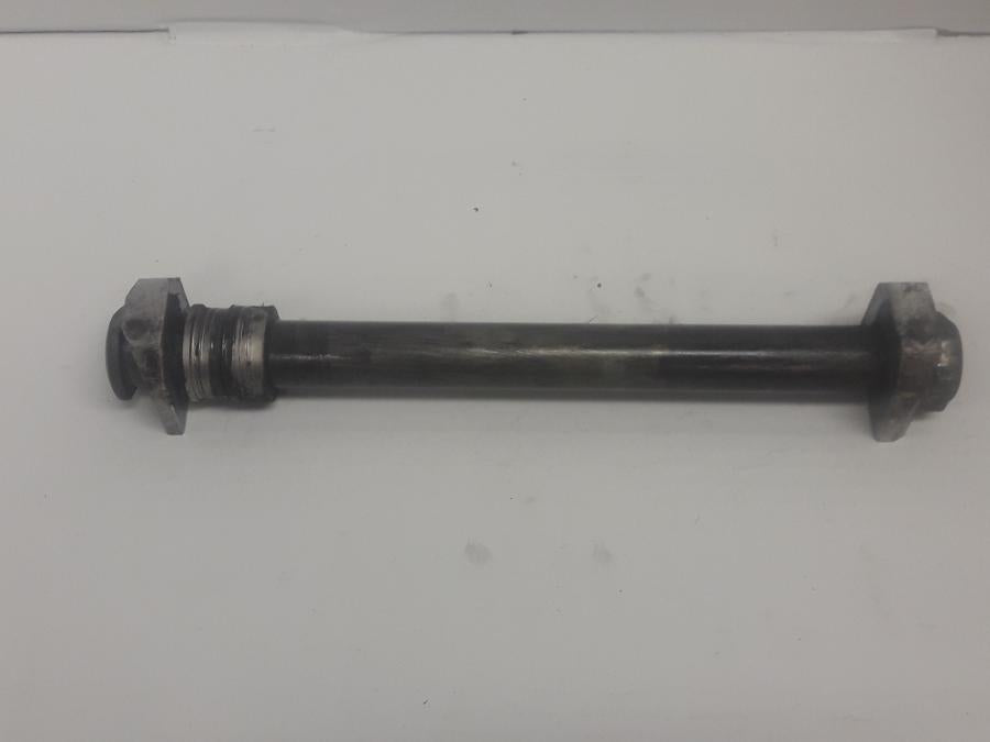 Framsidan på Axel från en Suzuki SV 1000 -2004 motorcykel.