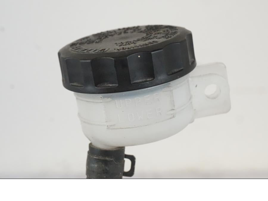 Extrabild3 på Bromshuvudcylinder från en Kawasaki ER-6N -2016 motorcykel.