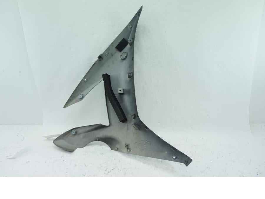 Baksidan på Sidkåpa från en Yamaha YZF 1000 R1 -2002 motorcykel.