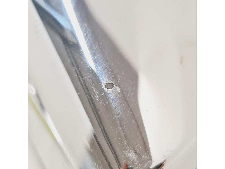 Vänster sida på Luftburksdekor från en Suzuki GSX 750 -2001 motorcykel.