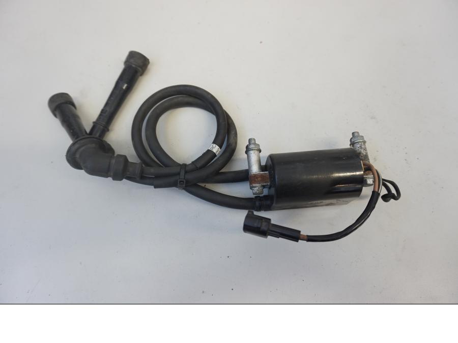 Framsidan på Tändspole från en Suzuki SFV 650 A Gladius -2012 motorcykel.