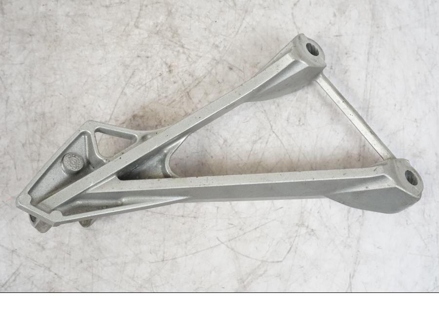 Vänster sida på Fotpinnefäste från en Kawasaki ZX-6R -2006 motorcykel.