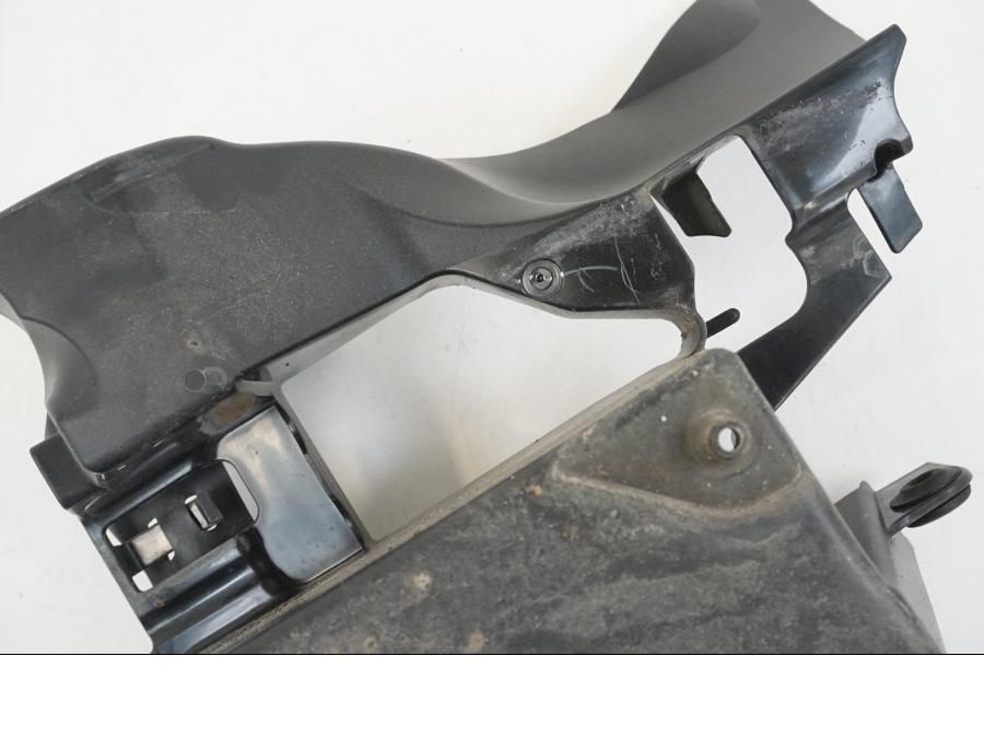 Extrabild4 på Batterihållare från en Kawasaki ER-6F -2016 motorcykel.