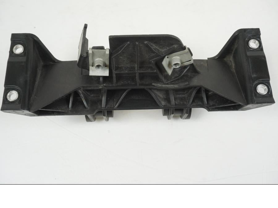 Extrabild2 på Bensintankfäste från en BMW S 1000 R -2019 motorcykel.