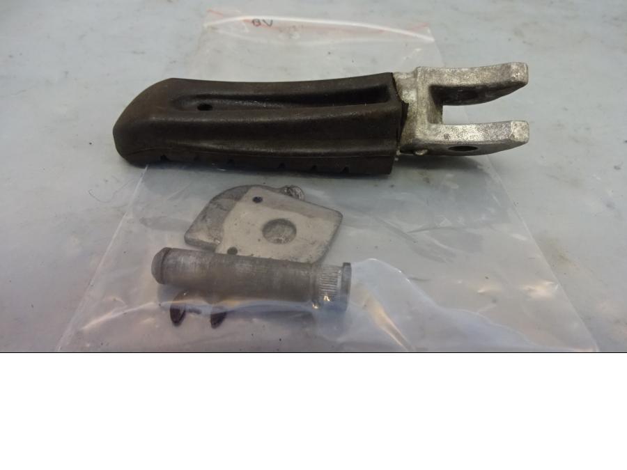 Baksidan på Fotpinne från en KTM 990 Super Duke -2009 motorcykel.