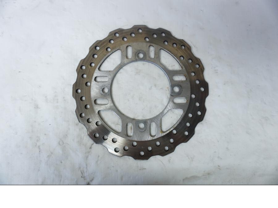 Baksidan på Bromsskiva från en Kawasaki Z 800 -2013 motorcykel.