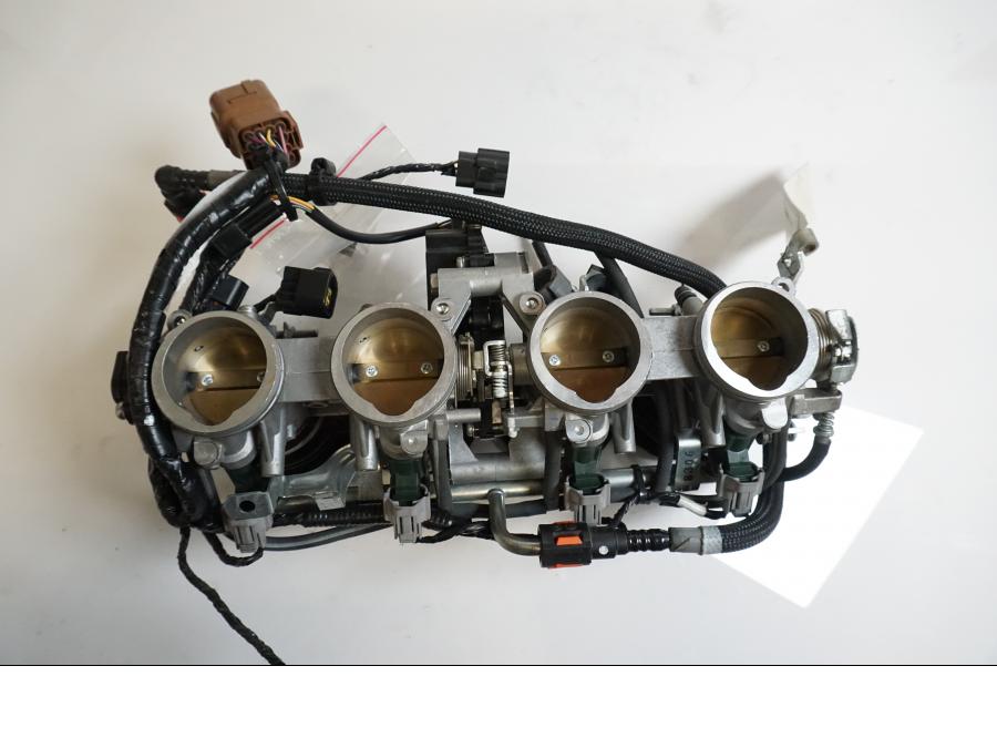 Höger sida på Spjällhus från en Kawasaki ZZ-R 1400 -2010 motorcykel.