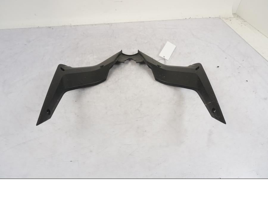 Baksidan på Bensintankskåpa från en KTM 790 Duke -2018 motorcykel.