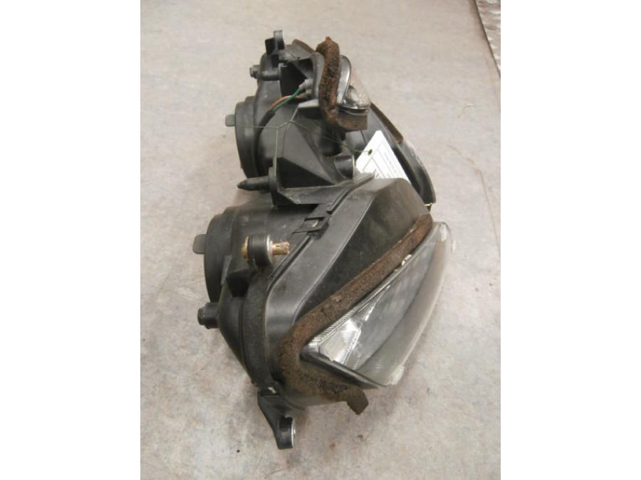 Snett uppifrån på Strålkastare från en Honda CBR 600 RR -2003 motorcykel.