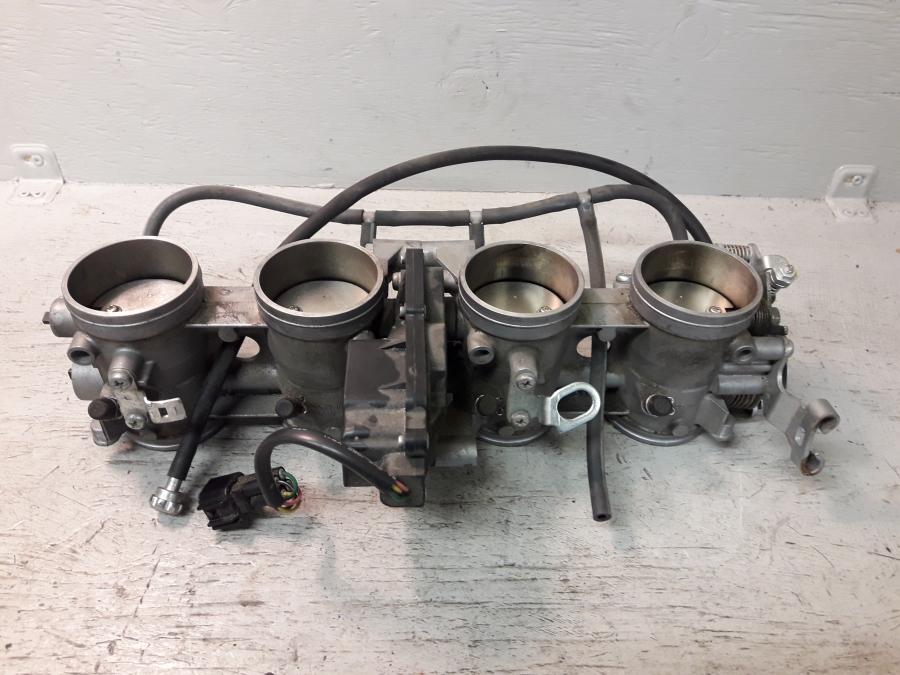 Baksidan på Spjällhus från en Kawasaki GTR 1400 -2012 motorcykel.