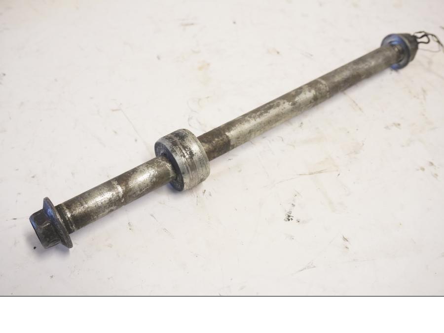 Framsidan på Axel från en Kawasaki VN 800 -1995 motorcykel.