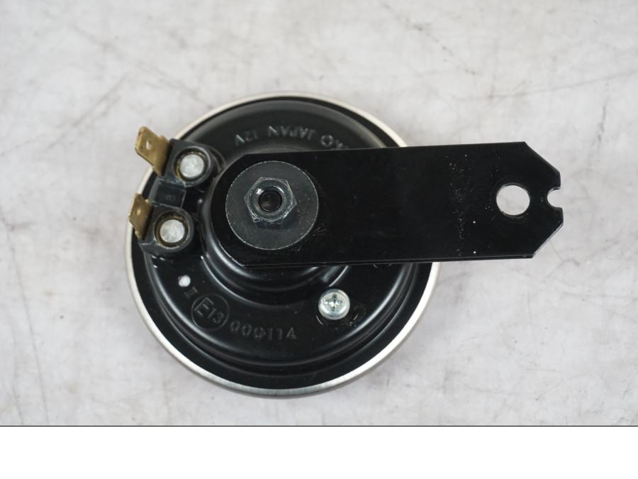 Vänster sida på Signalhorn / Tuta från en Yamaha MT-09 -2024 motorcykel.