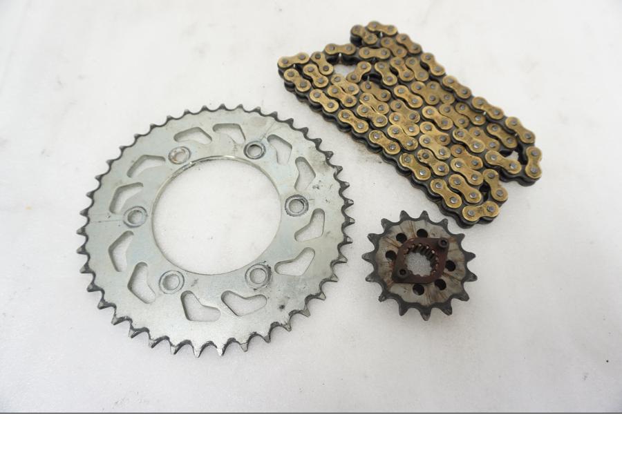 Framsidan på Drev från en Ducati Monster 900 -1998 motorcykel.