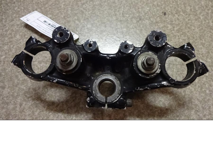 Vänster sida på Gaffelkrona från en Yamaha XV1000 -1983 motorcykel.