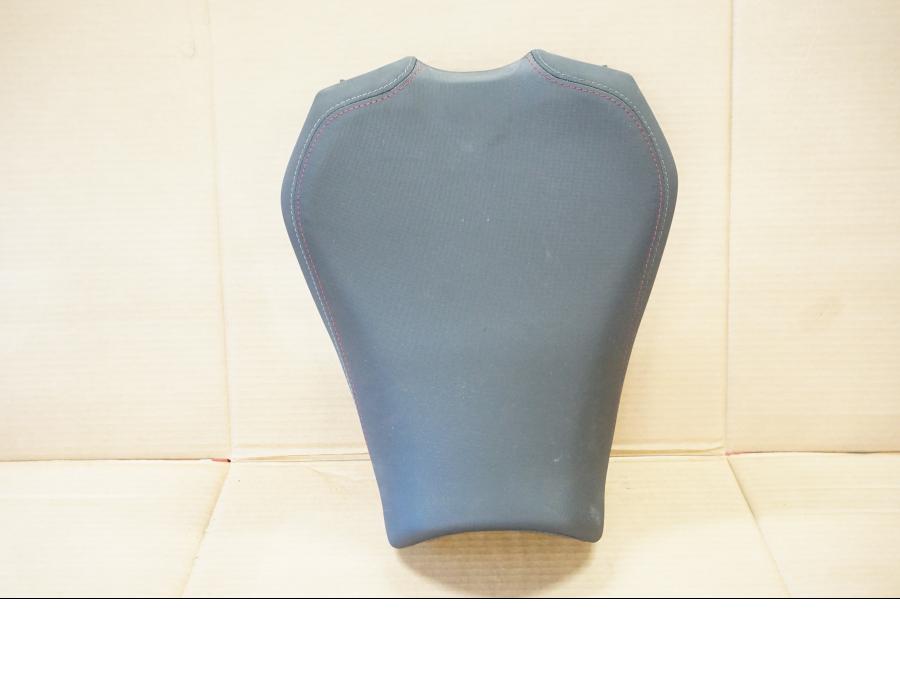 Framsidan på Sadel från en Yamaha MT-09 Tracer -2019 motorcykel.