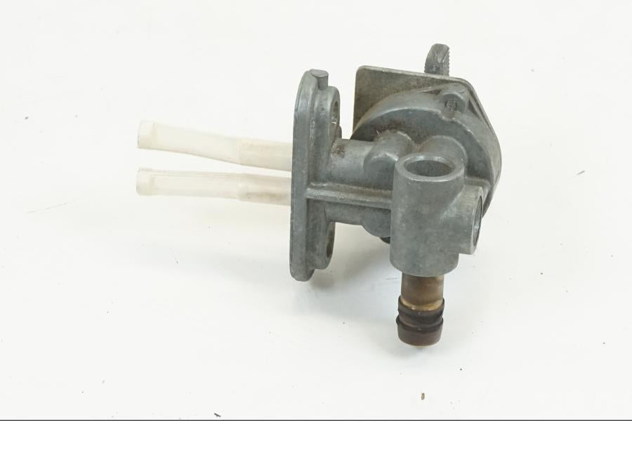 Höger sida på Bensinkran från en Yamaha YZF 750 R -1993 motorcykel.