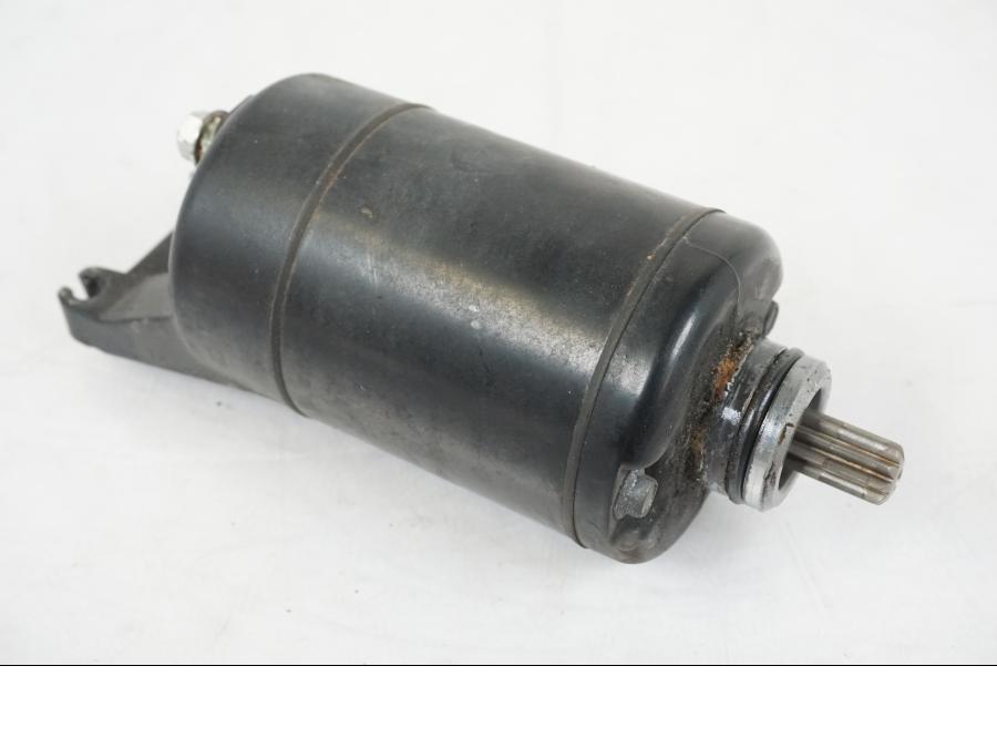 Framsidan på Startmotor från en Kawasaki ER-6F -2010 motorcykel.