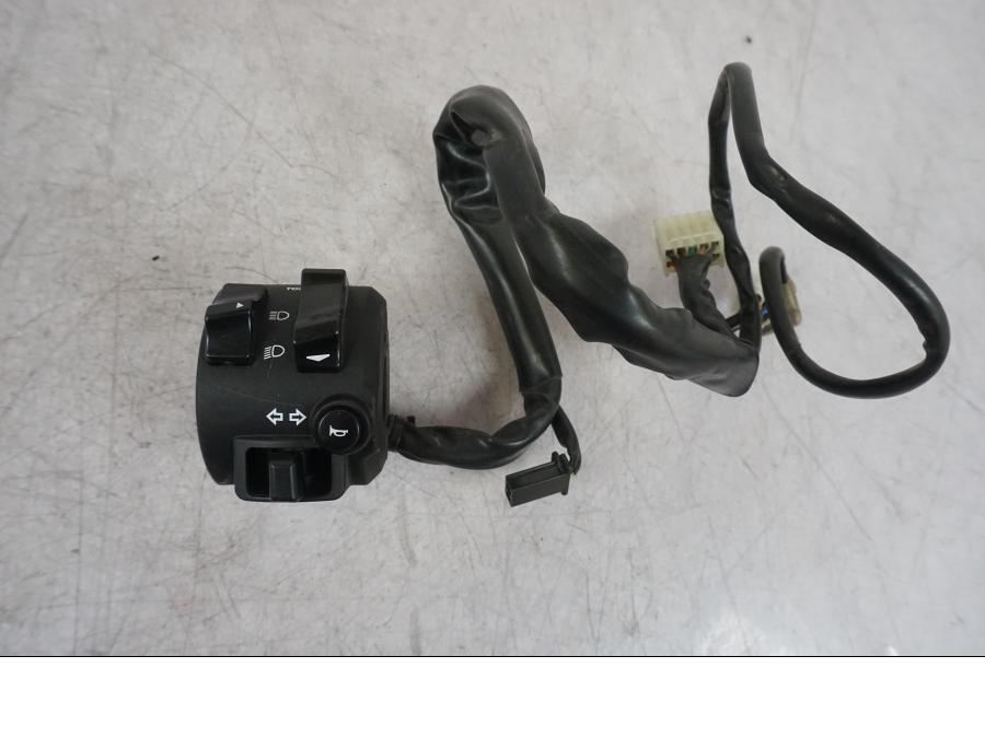 Höger sida på Styrelreglage från en Yamaha MT-09 -2016 motorcykel.