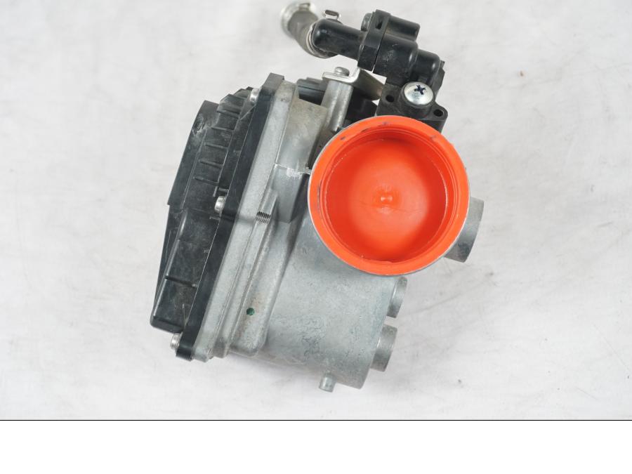 Extrabild4 på Spjällhus från en KTM 690 Duke -2015 motorcykel.