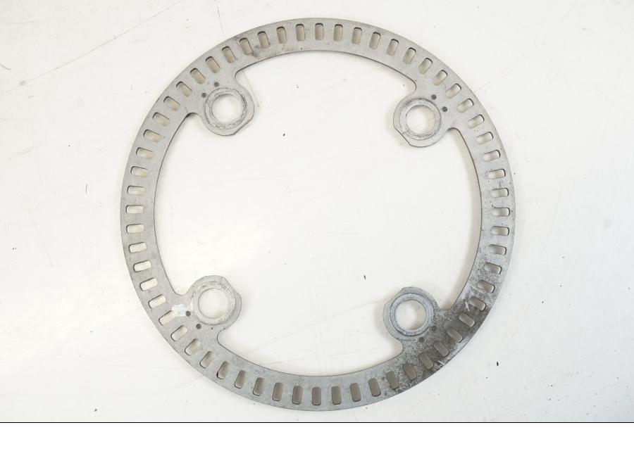 Baksidan på ABS krans från en Triumph Speed Triple -2021 motorcykel.