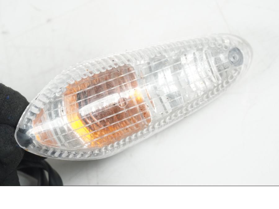 Snett uppifrån på Blinkers från en Ducati Hyperstrada -2013 motorcykel.