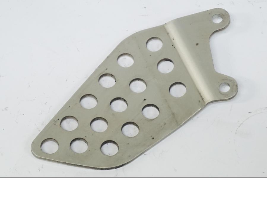 Snett nerifrån på Fotpinnehälskydd från en Honda CBR 900 RR -2002 motorcykel.