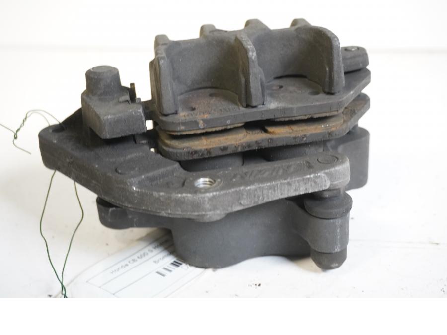 Höger sida på Bromsok från en Honda CB 600 Hornet -2002 motorcykel.