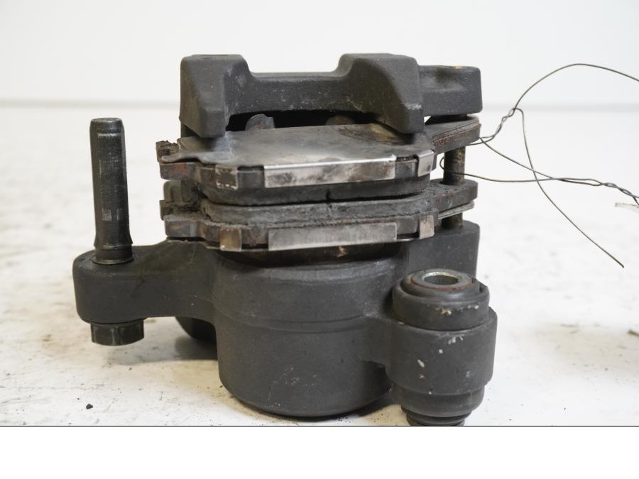 Höger sida på Bromsok från en Suzuki SV 650 -2003 motorcykel.