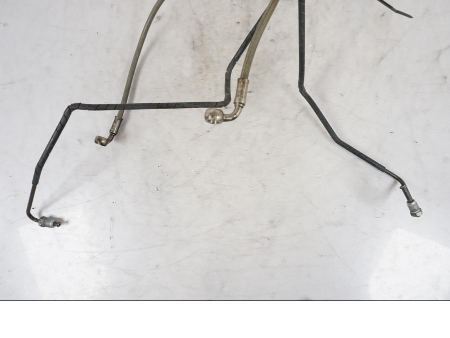 Snett uppifrån på Bromsledning från en BMW R 1150 GS -2002 motorcykel.