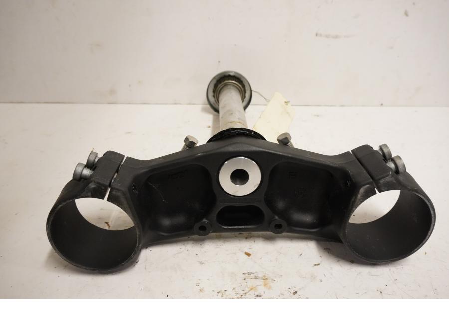 Baksidan på Gaffelkrona från en KTM 990 Super Duke -2010 motorcykel.