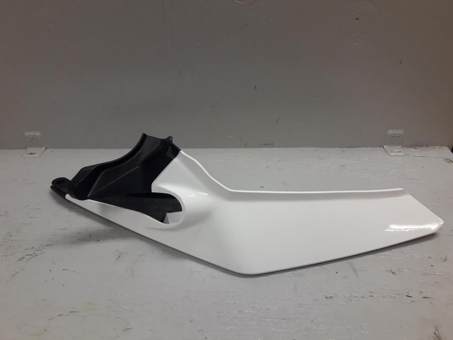 Baksidan på Bakvinge från en KTM 125 Duke -2017 motorcykel.