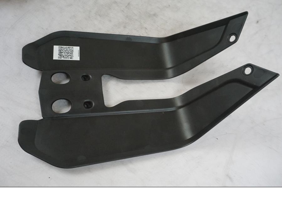 Snett uppifrån på Skylthållare från en KTM 890 Duke -2022 motorcykel.